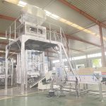 Un set o beiriant pecynnu powdr glanedydd awtomatig 1-3.5kg yn barod i'w ddosbarthu.